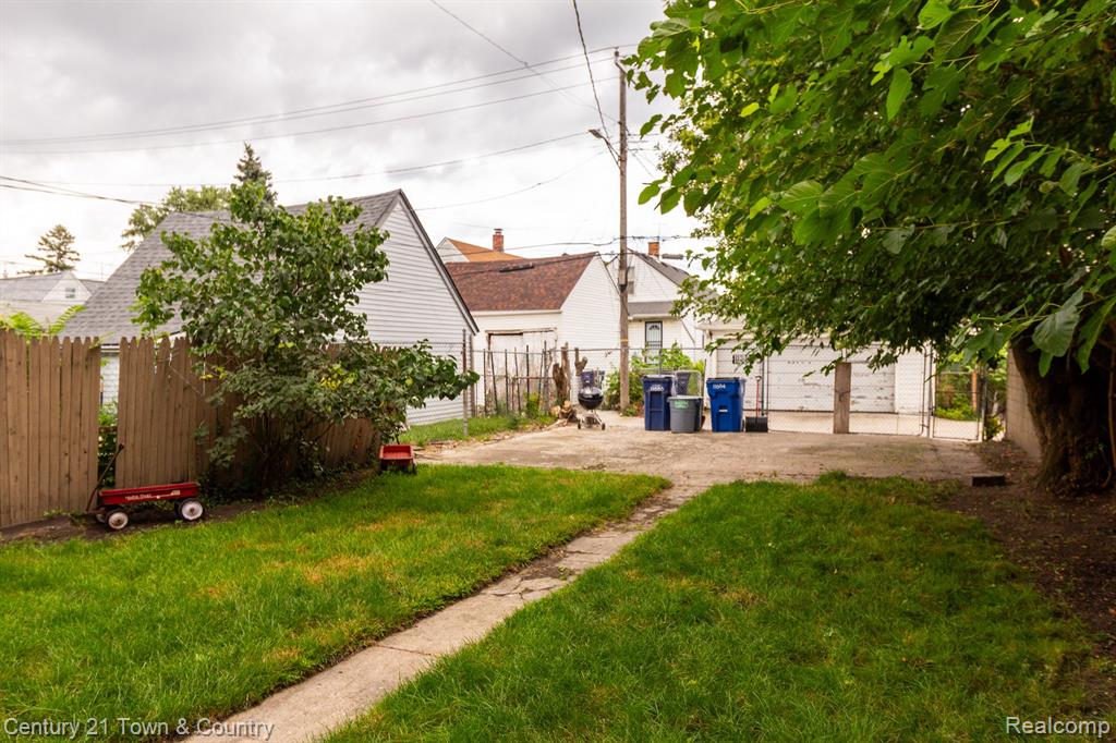 11684 Gallagher Street Hamtramck, MI 48212 - Photo 38 of 41