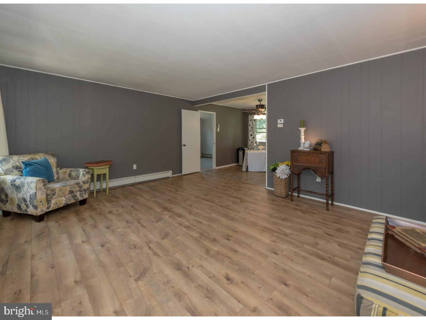 123 Queen Lily Road Levittown, PA 19057 - Photo 3 of 25 Gallery Image 3
