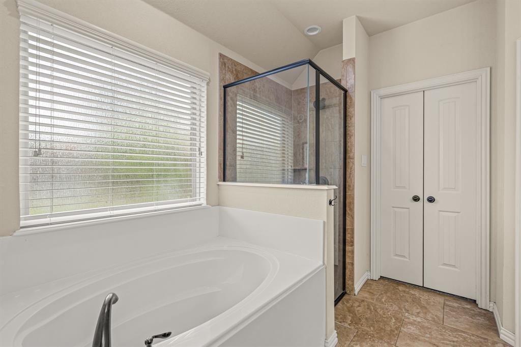 108 Bosque Court Azle, TX 76020 - Photo 20 of 40