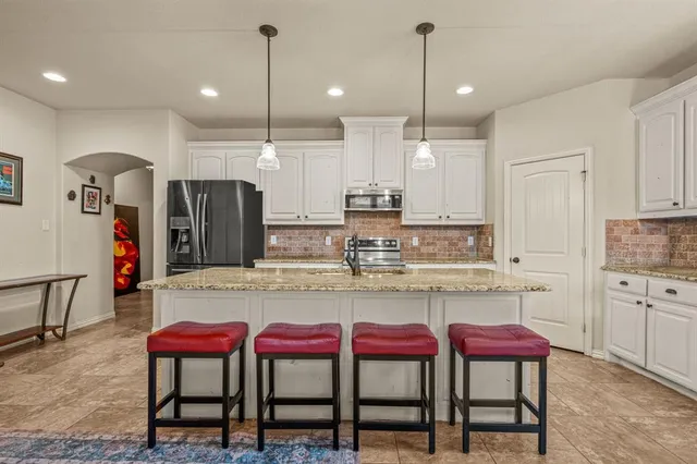 $428,000 | 108 Bosque Court, Azle, TX 76020