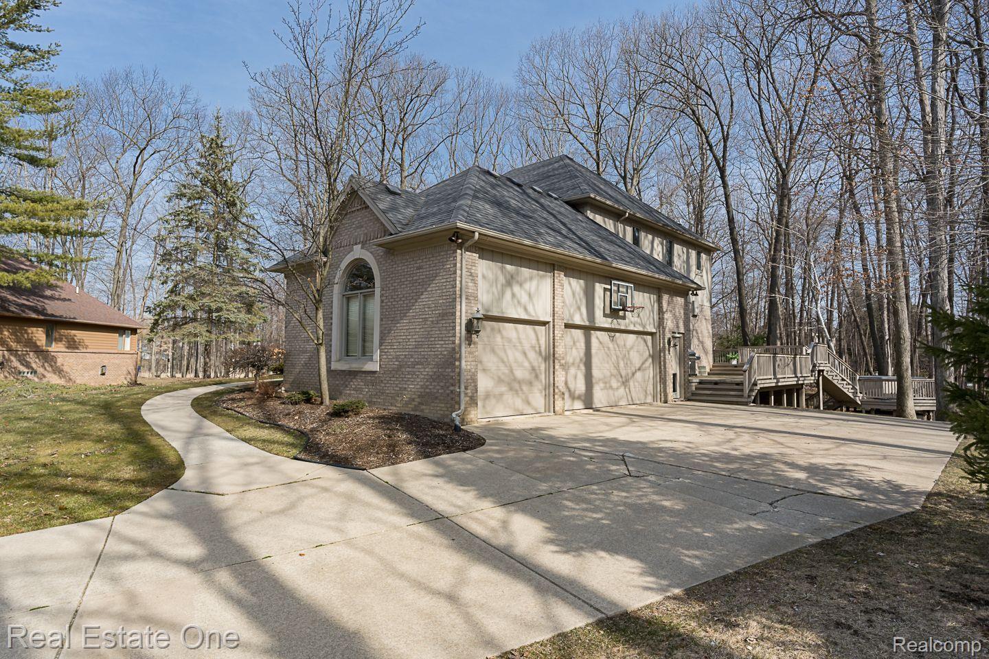 1926 Brookfield Road Rochester, MI 48306 - Photo 5 of 70 Gallery Image 5
