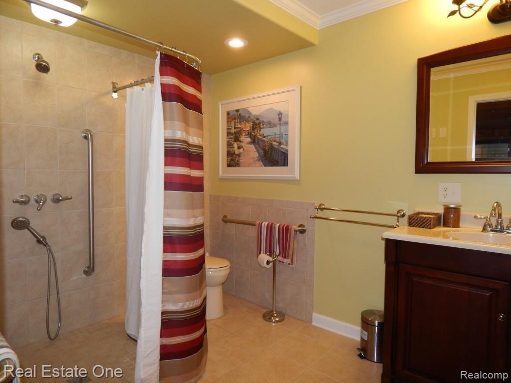 60 Amherst Road Pleasant Ridge, MI 48069 - Photo 23 of 44 Handicap accesible shower
