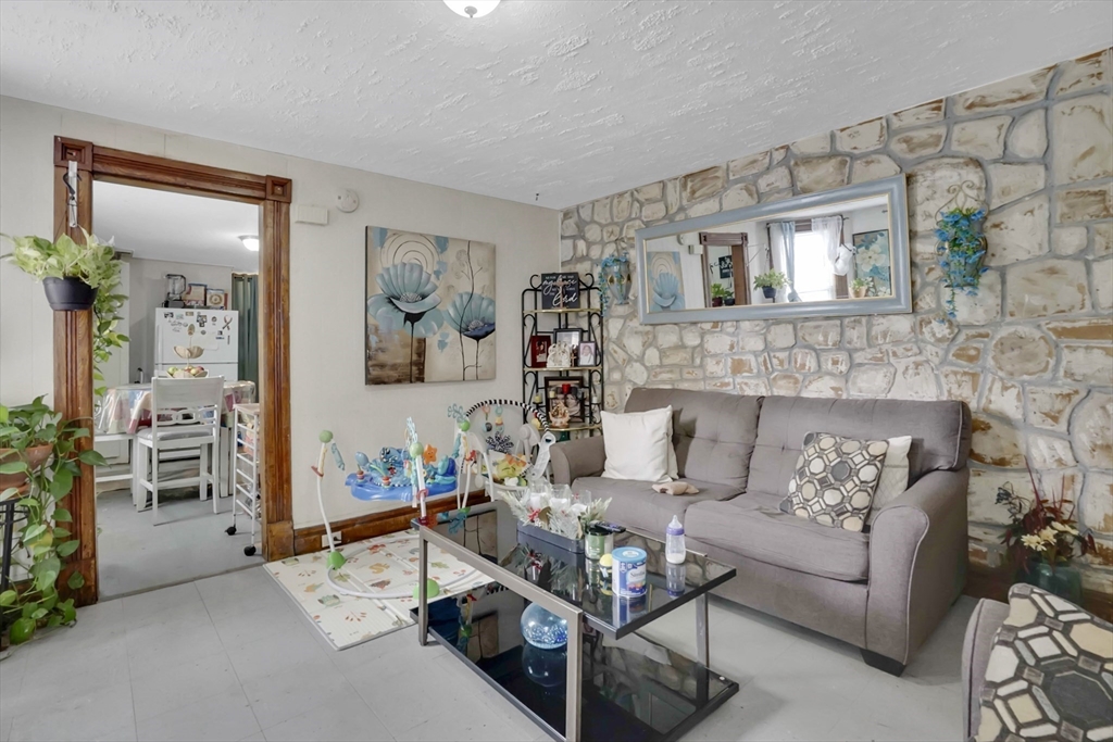 1584 Dwight Street Springfield, MA 01107 - Photo 11 of 40