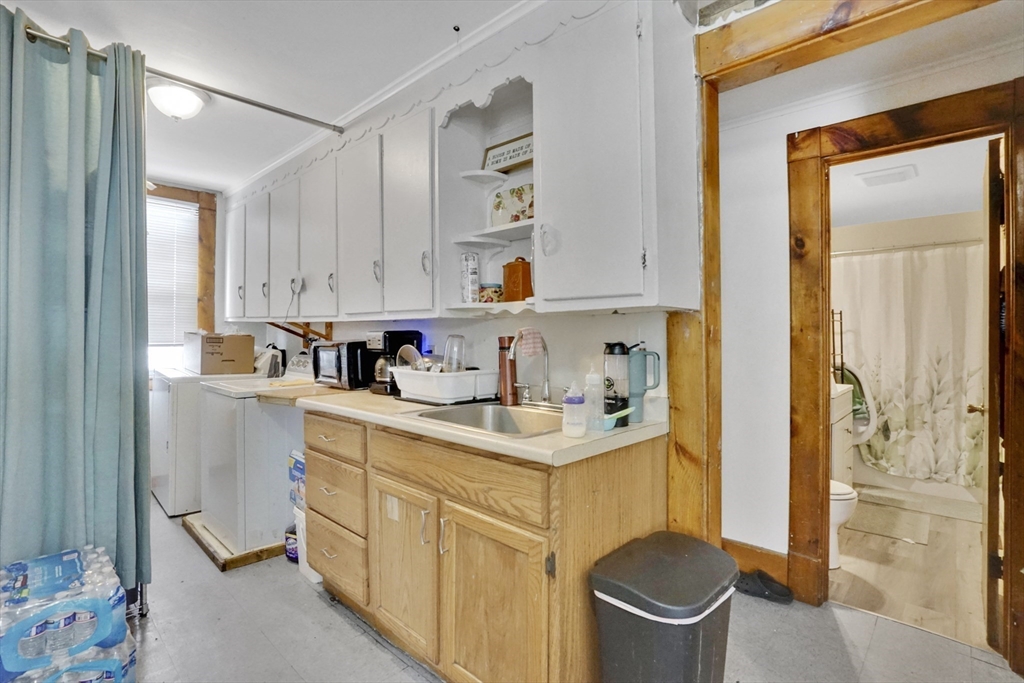 1584 Dwight Street Springfield, MA 01107 - Photo 15 of 40