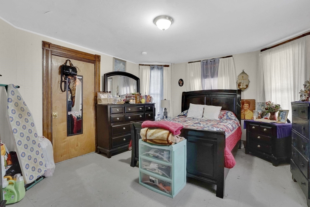 1584 Dwight Street Springfield, MA 01107 - Photo 17 of 40