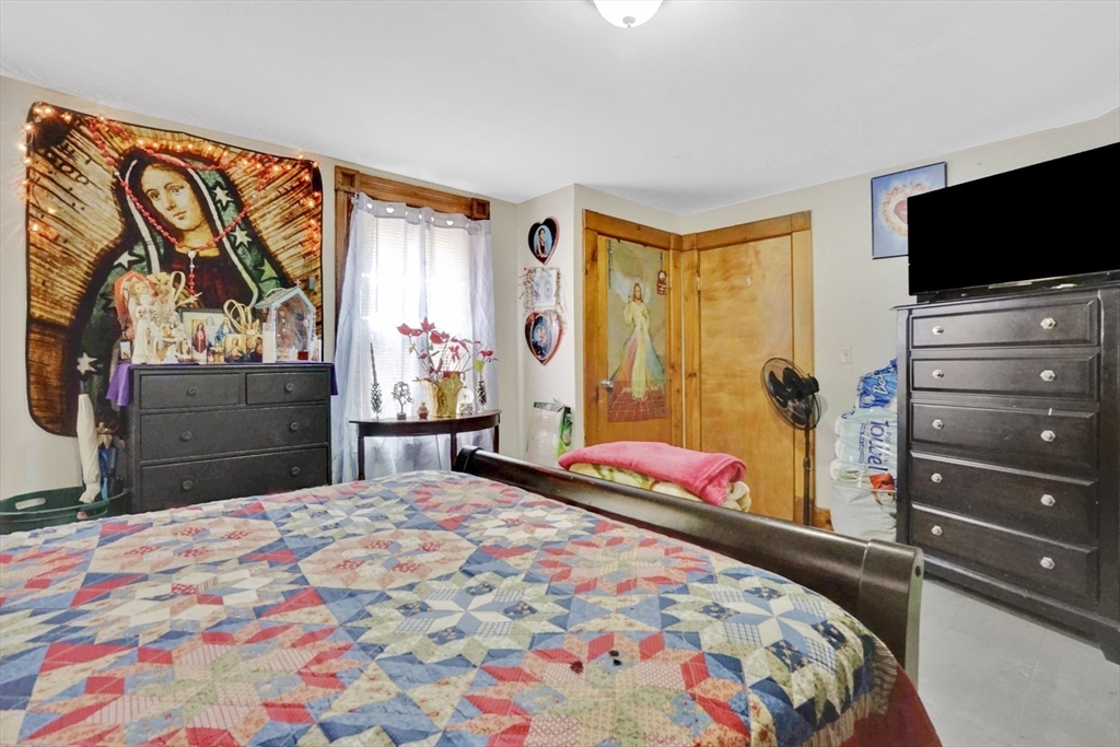 1584 Dwight Street Springfield, MA 01107 - Photo 18 of 40