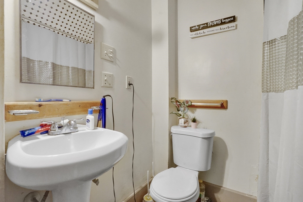 1584 Dwight Street Springfield, MA 01107 - Photo 34 of 40