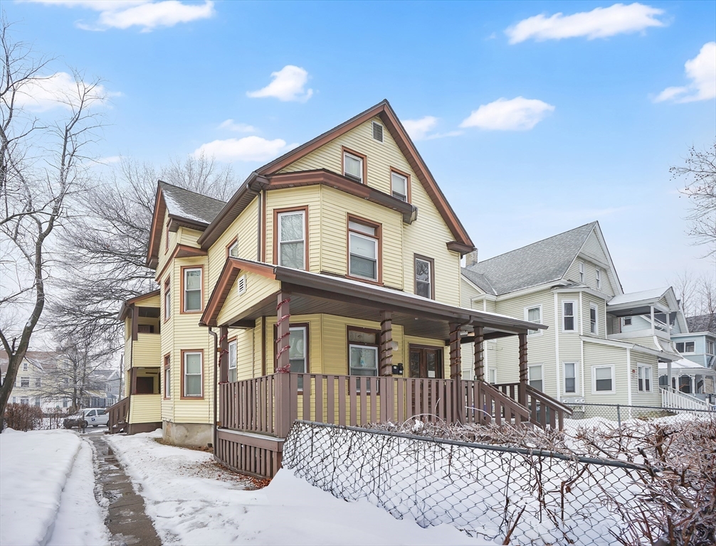 1584 Dwight Street Springfield, MA 01107 - Photo 7 of 40