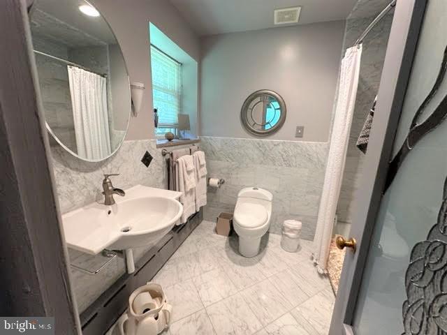 128 David Road Bala Cynwyd, PA 19004 - Photo 17 of 27 main bathroom/marble flooring