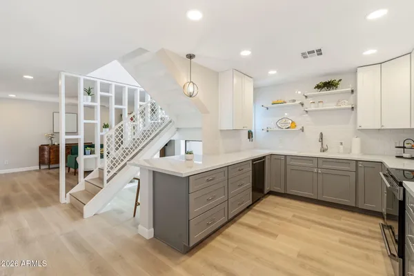 $425,000 | 2 West Georgia Avenue, Unit 9, Phoenix, AZ 85013