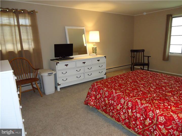 82 Terrace Road Levittown, PA 19056 - Photo 12 of 20