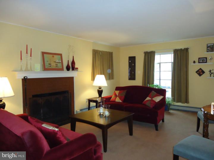82 Terrace Road Levittown, PA 19056 - Photo 3 of 20