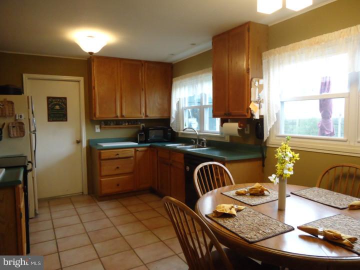 82 Terrace Road Levittown, PA 19056 - Photo 5 of 20