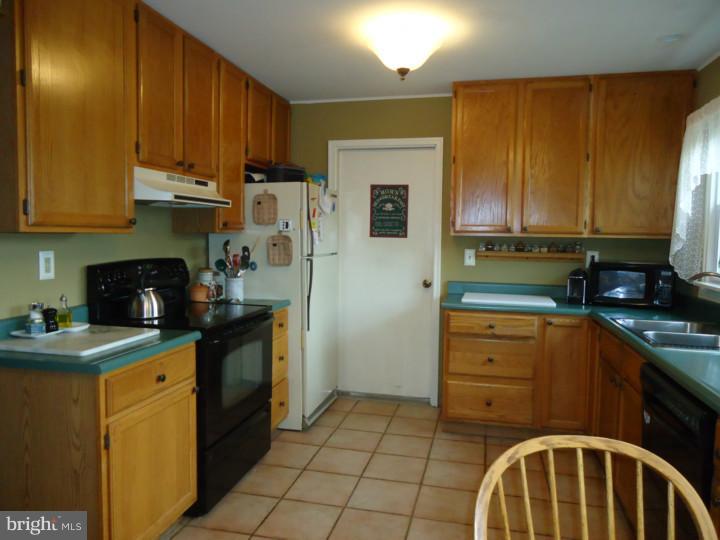 82 Terrace Road Levittown, PA 19056 - Photo 6 of 20