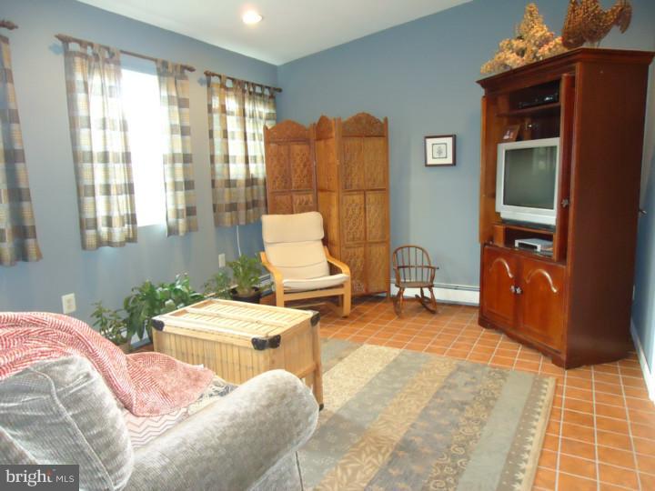 82 Terrace Road Levittown, PA 19056 - Photo 9 of 20