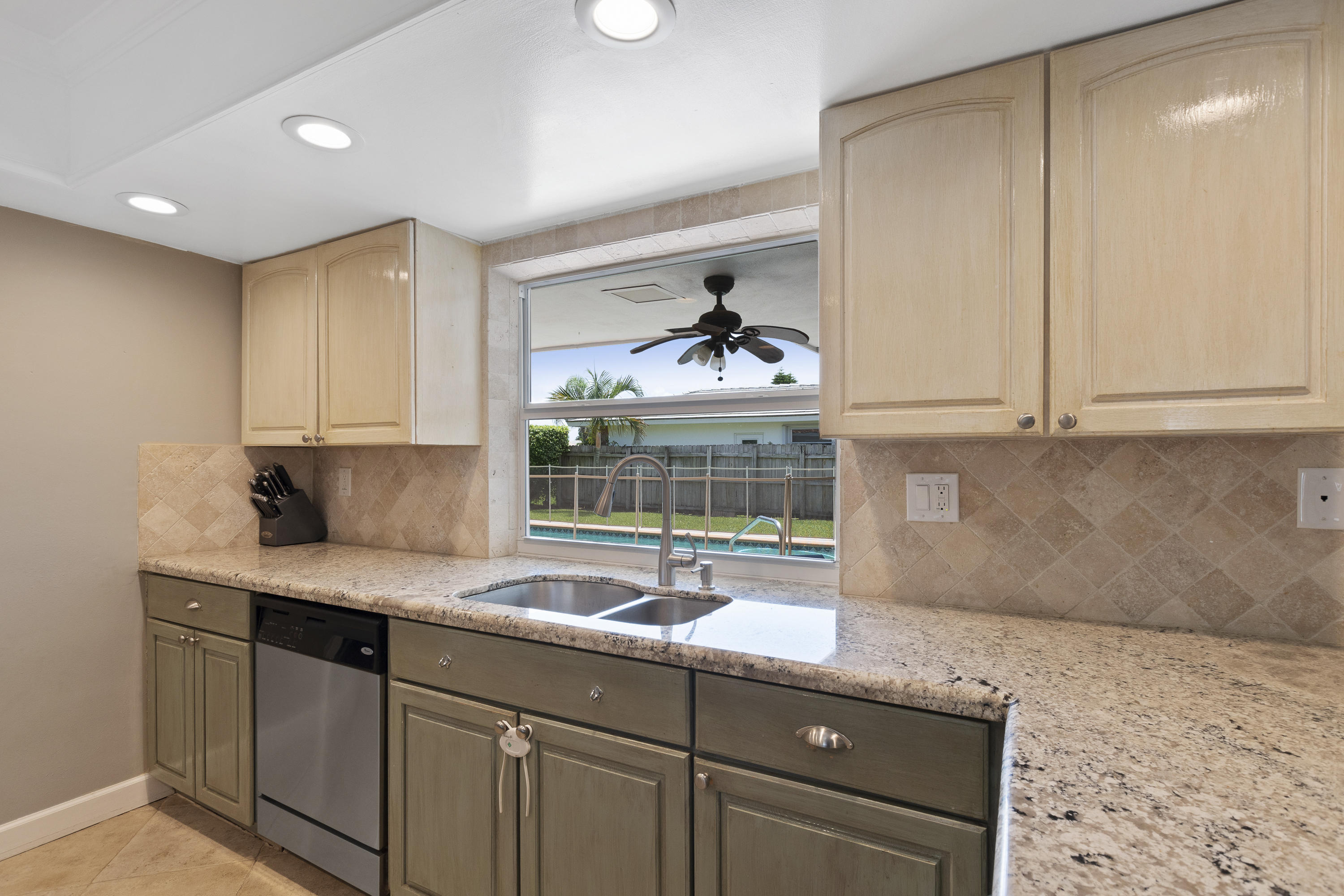 1450 Southwest 10th Street Boca Raton, FL 33486 - Photo 14 of 32 DSC_2817