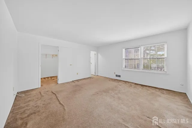 $429,000 | 21 Highview Drive, Woodbridge, NJ 07095