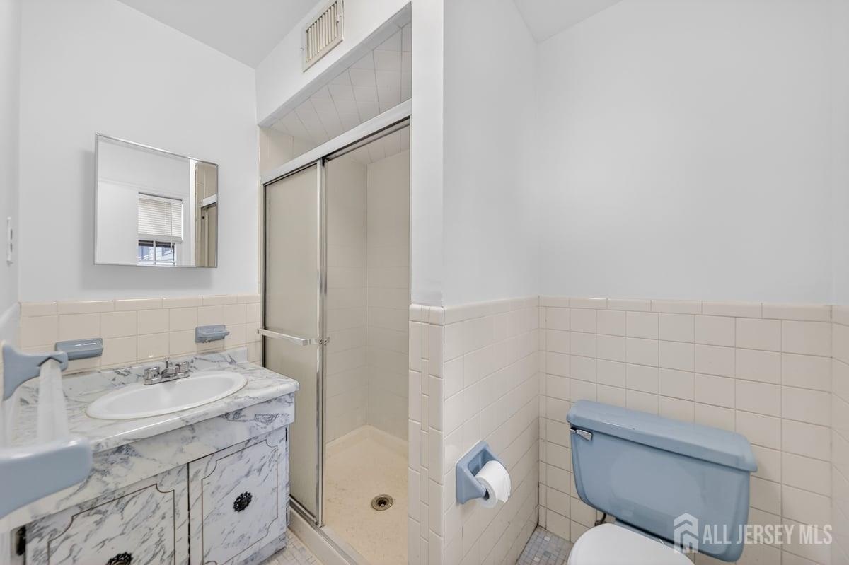 21 Highview Drive Woodbridge, NJ 07095 - Photo 21 of 37