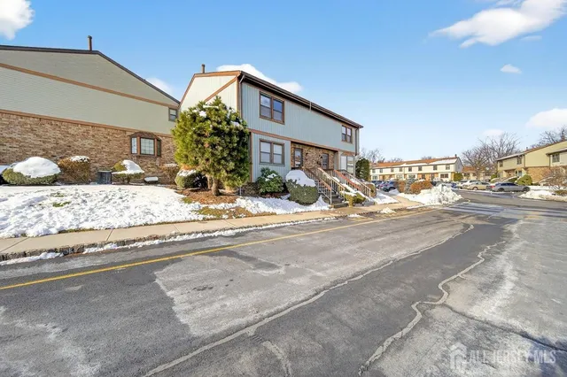 $429,000 | 21 Highview Drive, Woodbridge, NJ 07095