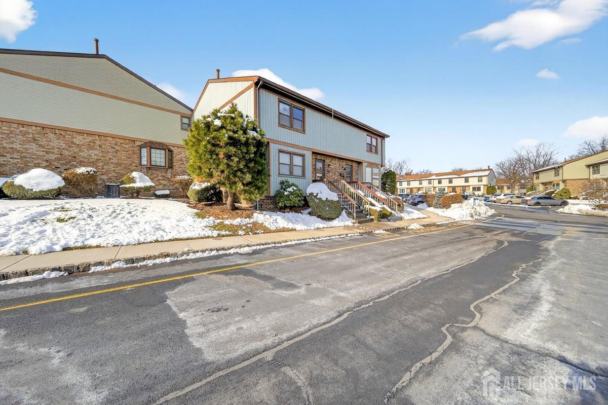 21 Highview Drive Woodbridge, NJ 07095 - Photo 3 of 37