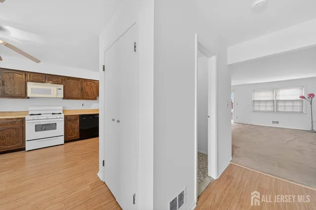 $429,000 | 21 Highview Drive, Woodbridge, NJ 07095