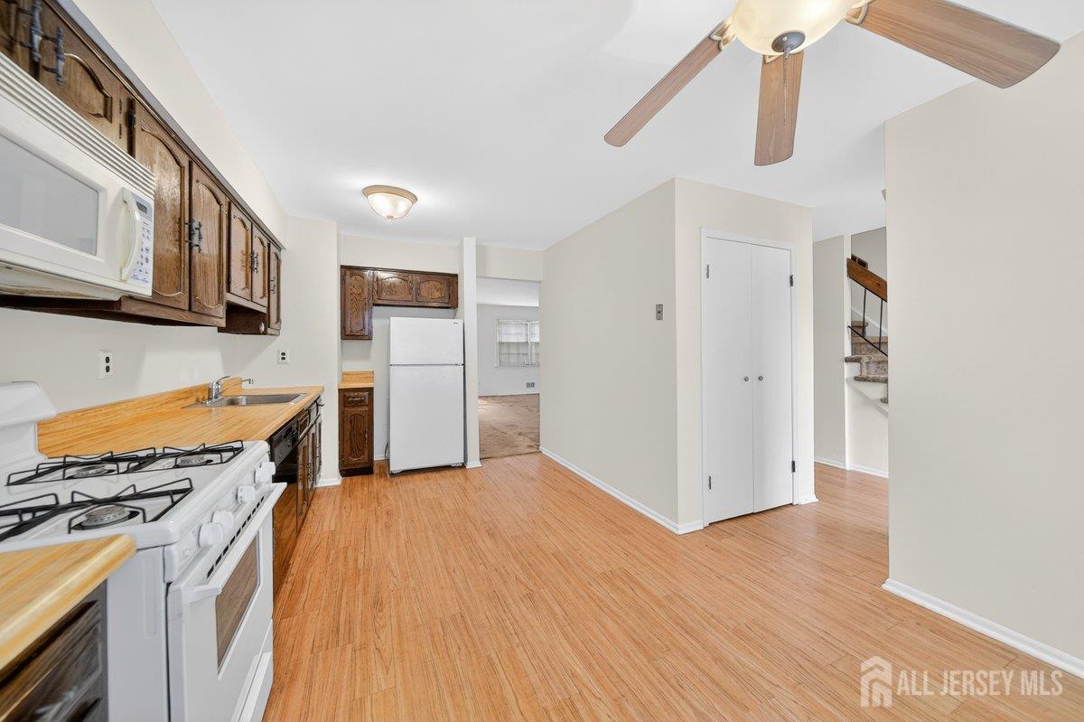 21 Highview Drive Woodbridge, NJ 07095 - Photo 10 of 37