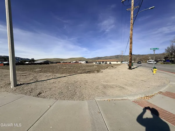 $300,000 | Mill Street North, Tehachapi, CA 93561