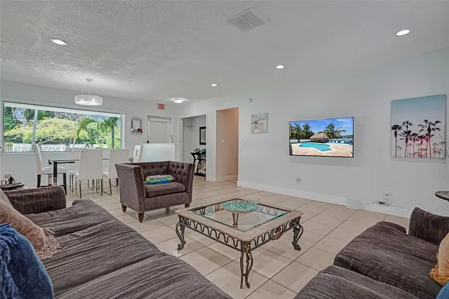 $4,600 | 16000 North Miami Avenue, Miami, FL 33169