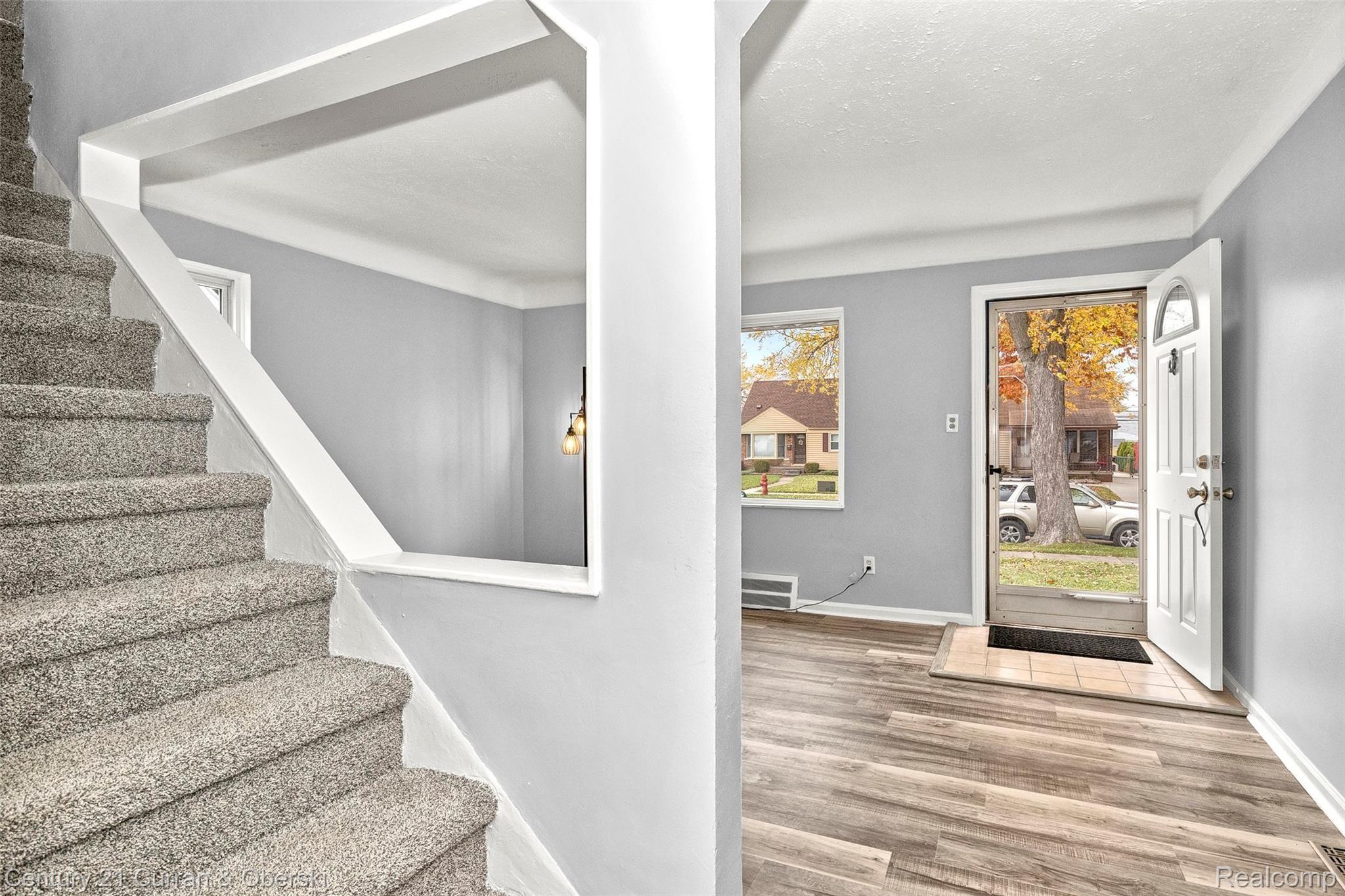 9725 Ruth Avenue Allen Park, MI 48101 - Photo 7 of 31 08.jpg