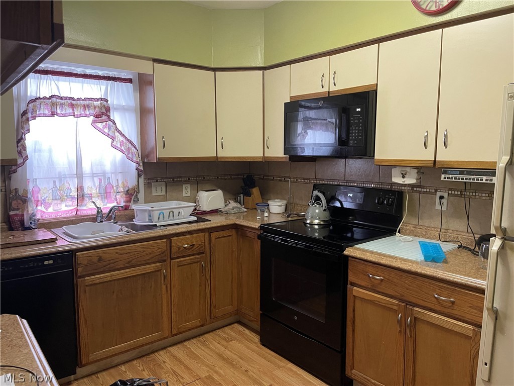 13705 Claiborne Road Cleveland, OH 44112 - Photo 5 of 9
