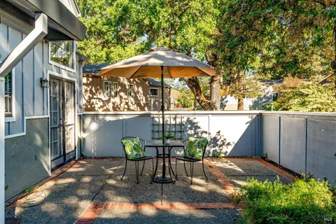 $900,000 | 18116 California Court, Sonoma, CA 95476