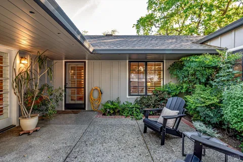 $900,000 | 18116 California Court, Sonoma, CA 95476