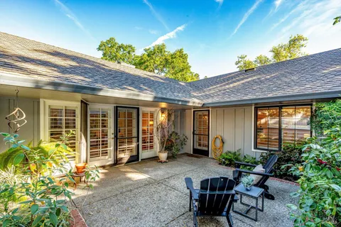 $900,000 | 18116 California Court, Sonoma, CA 95476