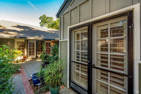 $900,000 | 18116 California Court, Sonoma, CA 95476