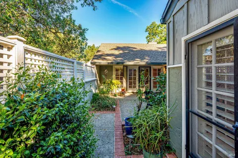 $900,000 | 18116 California Court, Sonoma, CA 95476
