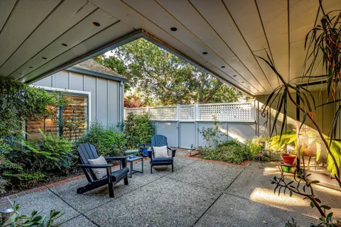 $900,000 | 18116 California Court, Sonoma, CA 95476