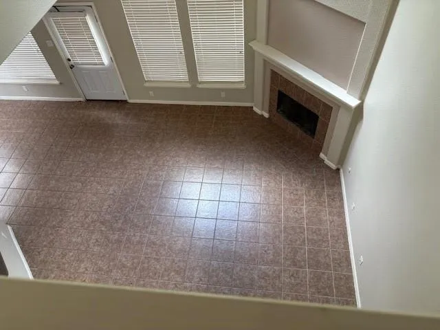 a view of a livingroom with washer and dryer