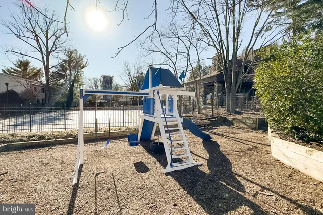 a view of a yard in front of house