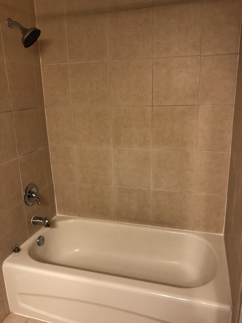 6 South Laflin Street, Unit 604 Chicago, IL 60607 - Photo 15 of 17 a bathroom with a tub and a shower