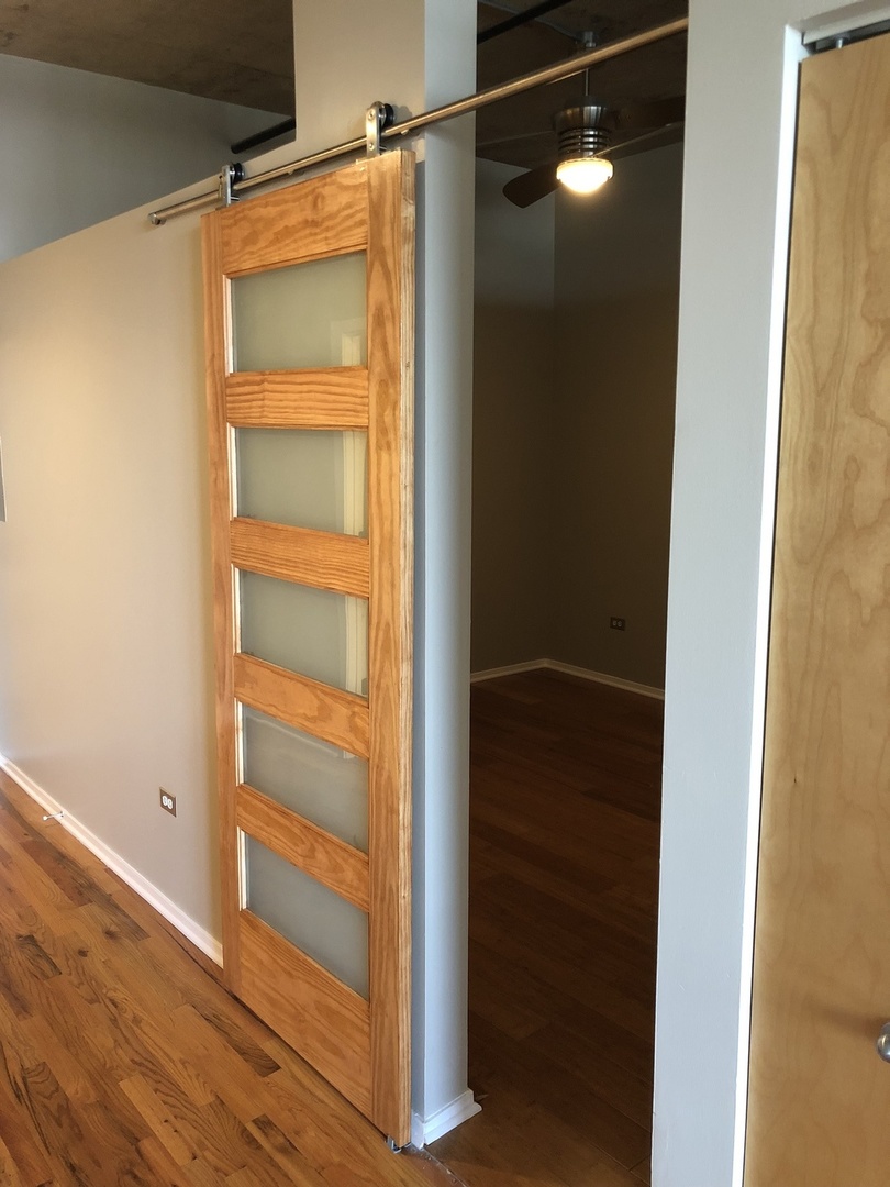 6 South Laflin Street, Unit 604 Chicago, IL 60607 - Photo 10 of 17 a bathroom with a glass shower door