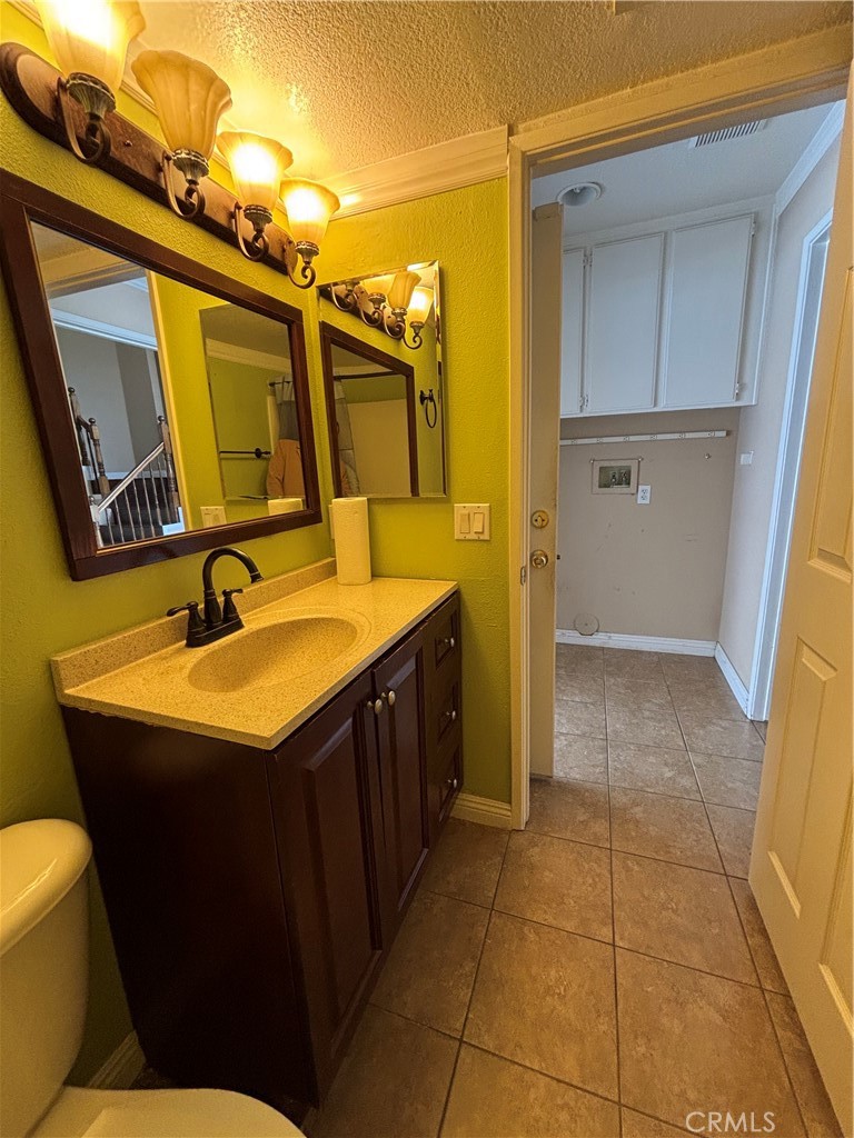 17092 Whispering Brook Way Riverside, CA 92503 - Photo 61 of 74 a bathroom with a sink vanity granite and toilet