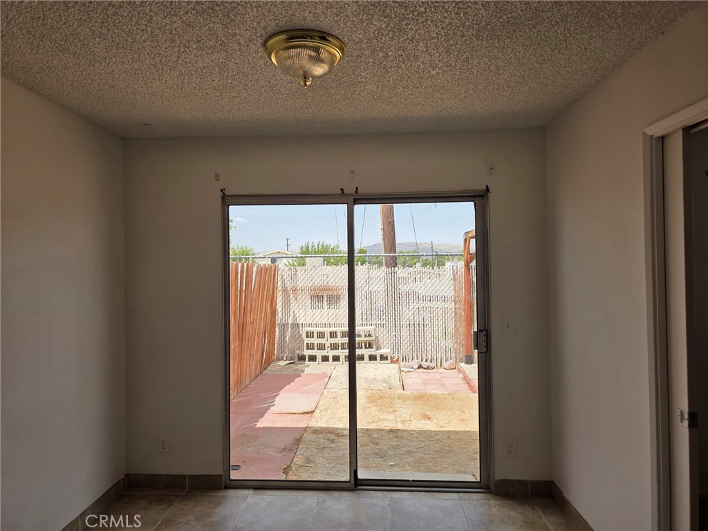 751 Higgins Road, Unit 1 Barstow, CA 92311 - Photo 5 of 24 Gallery Image 5