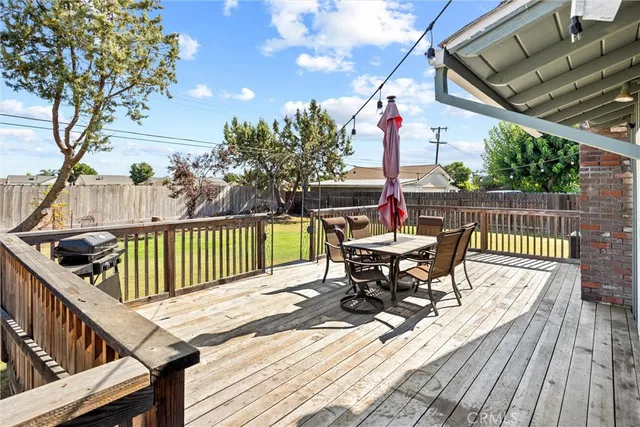 a swimming pool is sitting in front of a house