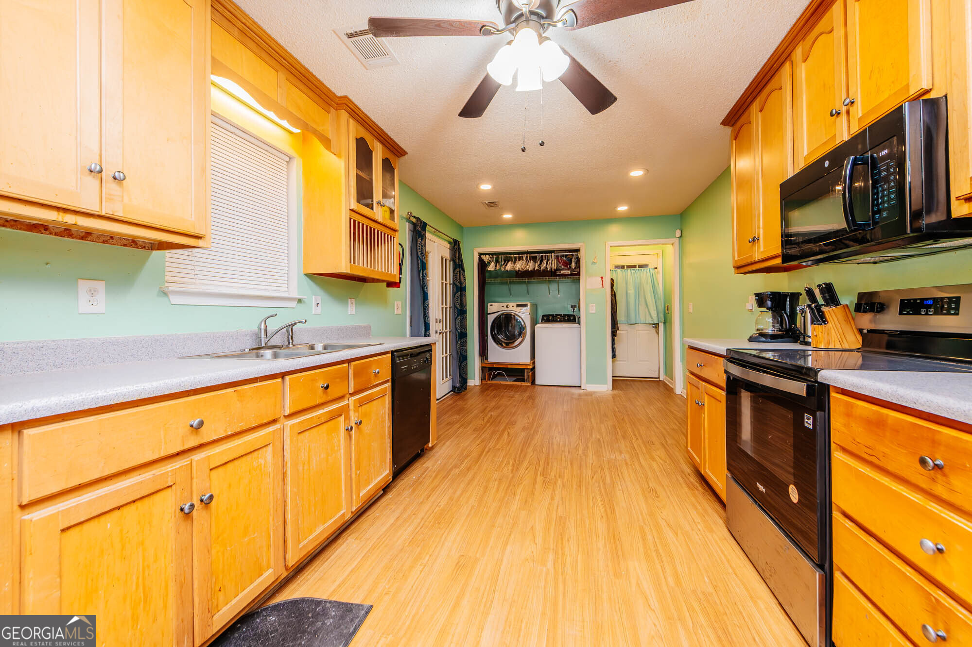 525 Hardison Church Road Byron, GA 31008 - Photo 22 of 32 a large kitchen with stainless steel appliances granite countertop a lot of counter space and a sink