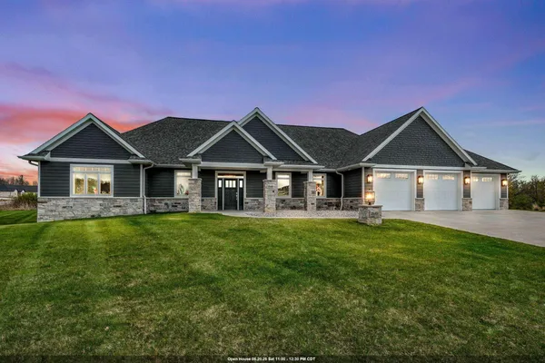 $970,000 | 2685 Creekwood Circle, Green Bay, WI 54311
