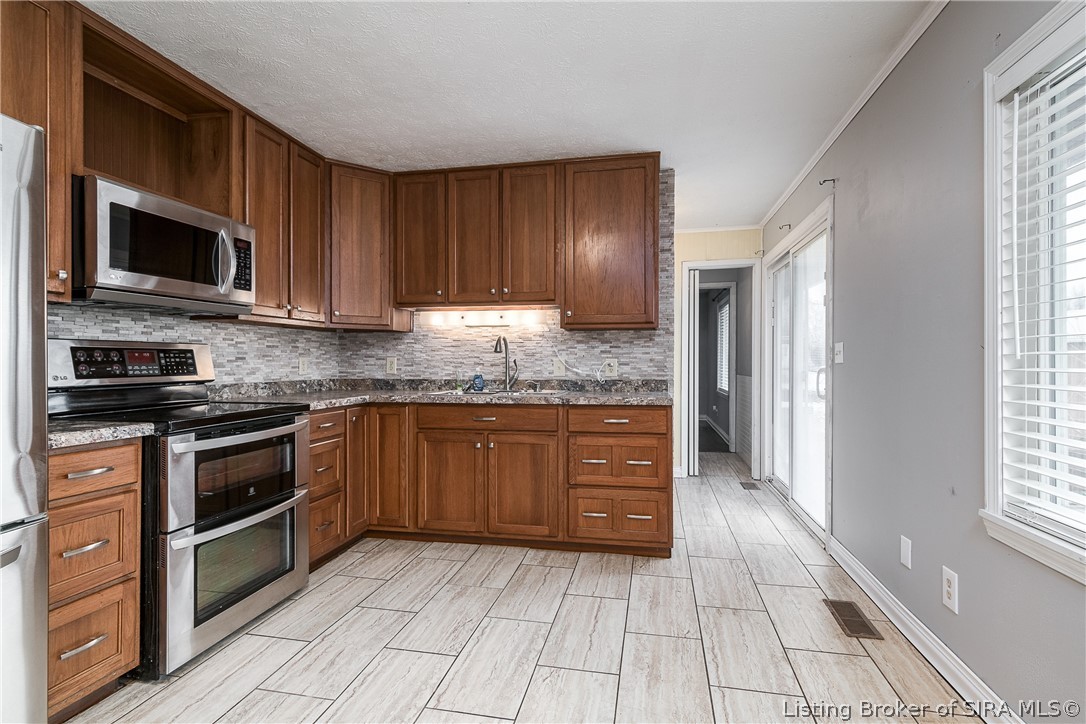 646 East Marshfield Road Scottsburg, IN 47170 - Photo 10 of 22 Gallery Image 10