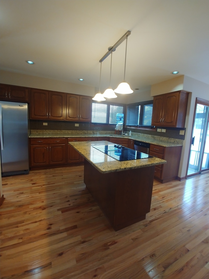 9638 Book Road Naperville, IL 60564 - Photo 6 of 25