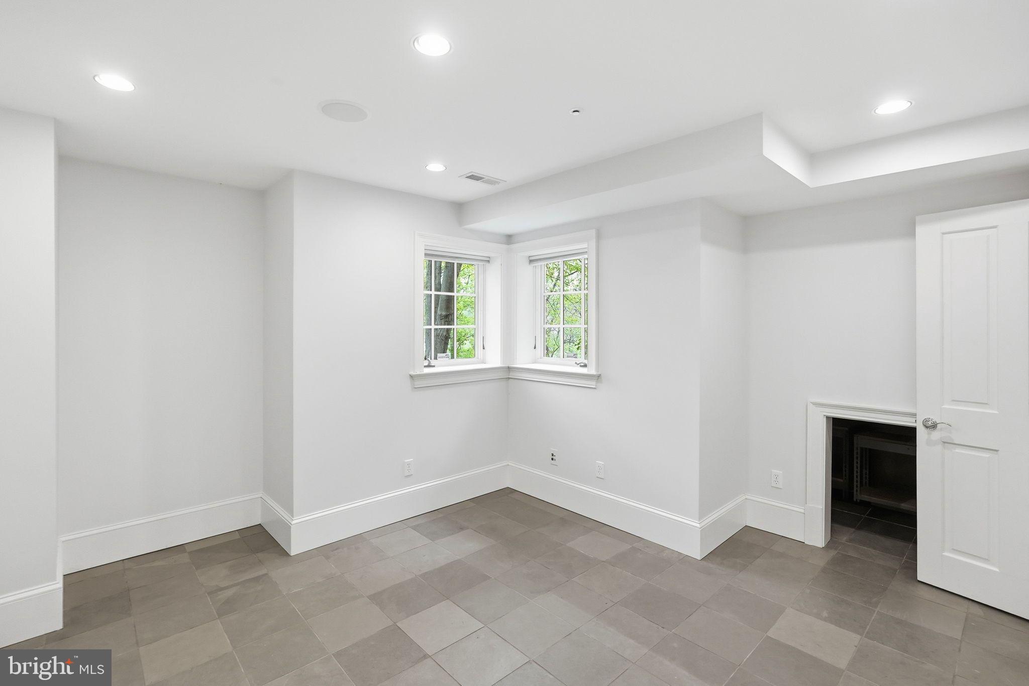2318 Nebraska Avenue Northwest Washington, DC 20016 - Photo 23 of 28 an empty room with windows