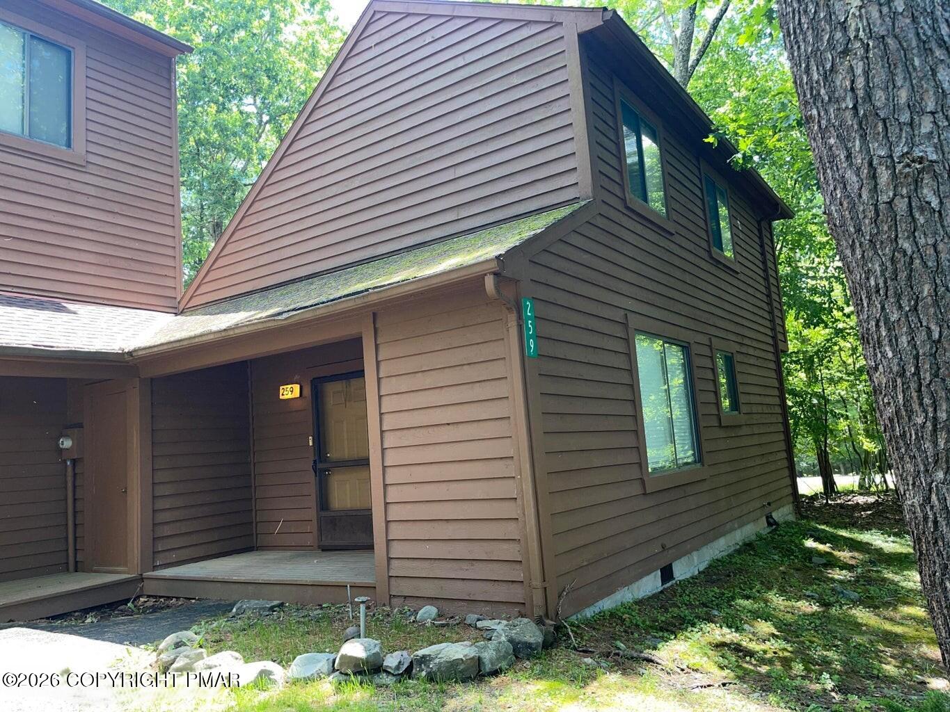 259 Bristol Way Bushkill, PA 18324 - Photo 3 of 20 20250813172629255704000000-o