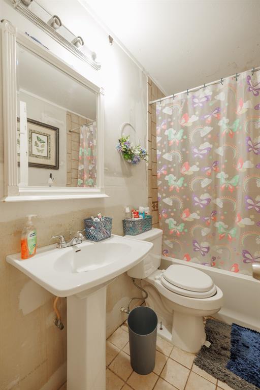 5349 Encino Road Abilene, TX 79605 - Photo 5 of 21 a bathroom with a sink toilet and mirror